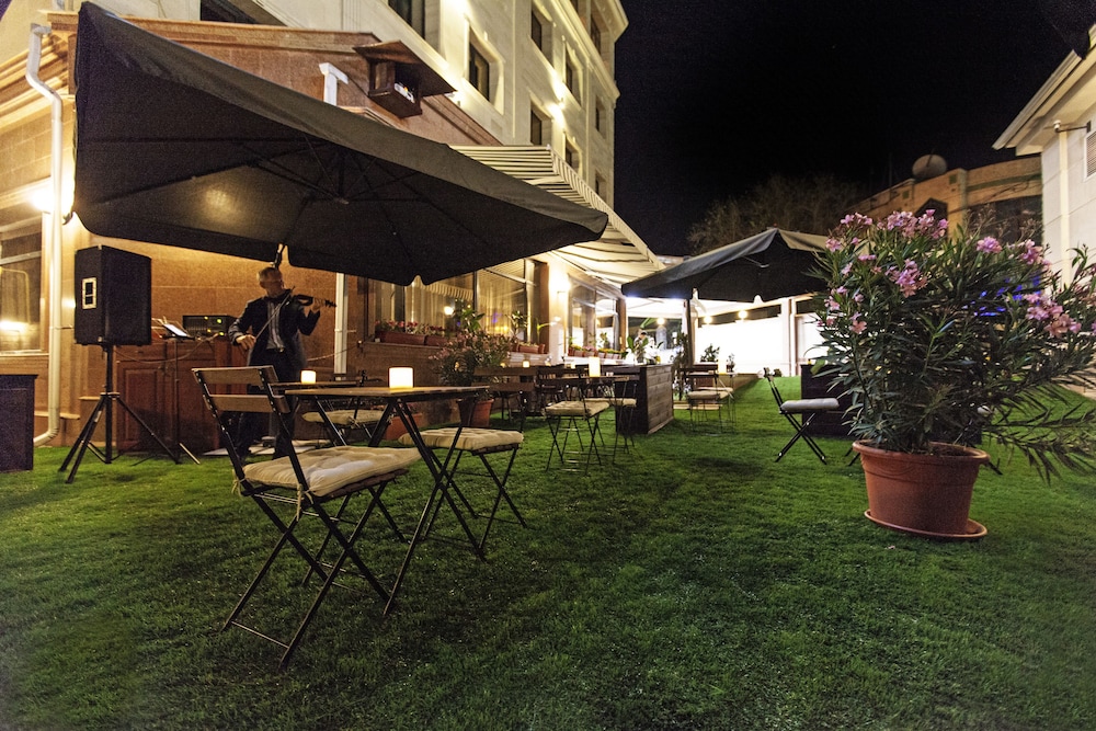 Alma Hotel 72/76