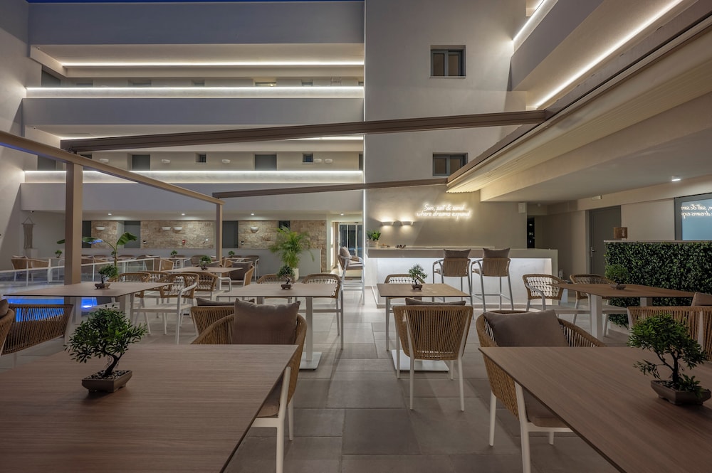 Sandy Seaside Suites 57/66