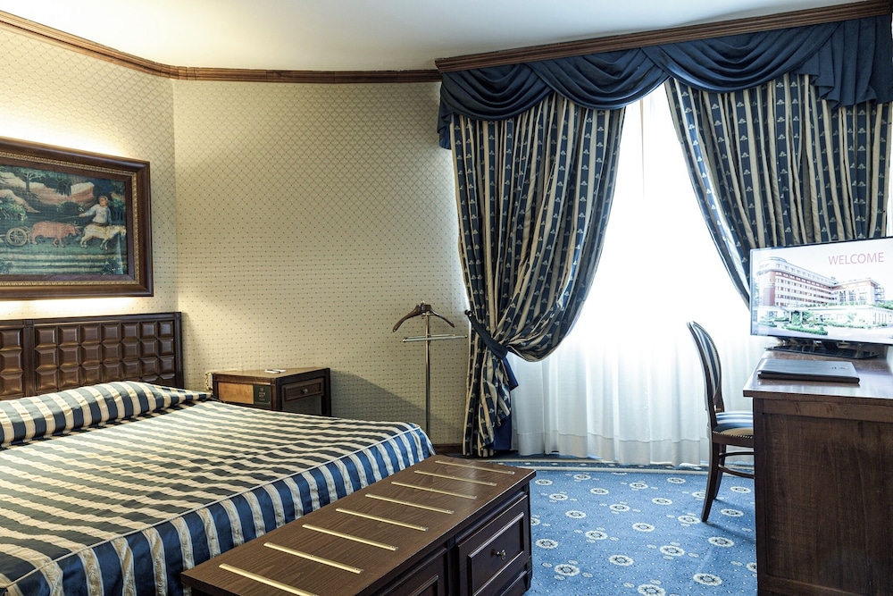 جناح رئاسي بسريرين مزدوجين، GRAND HOTEL TRENTO 4/8