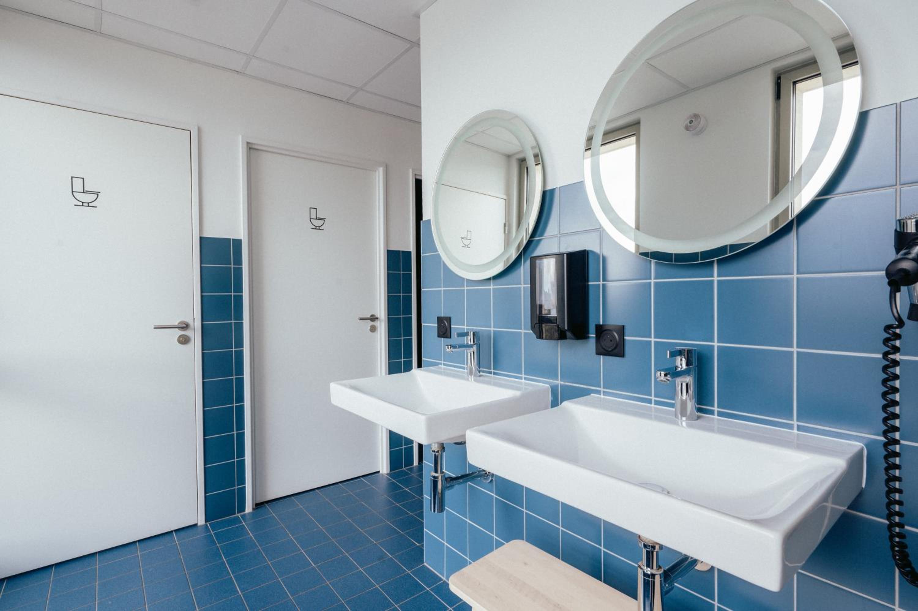 Private, Mixed Dorm, 6 Beds