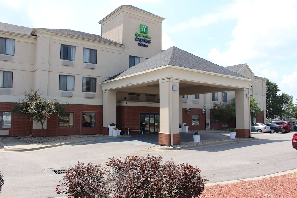 Holiday Inn Express & Suites Kansas City-Liberty (Hwy 152), an IHG Hotel 70/74