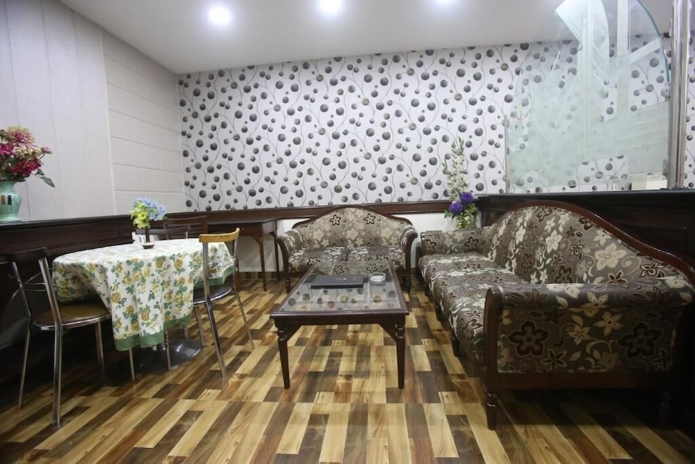 Amar Inn 45/57