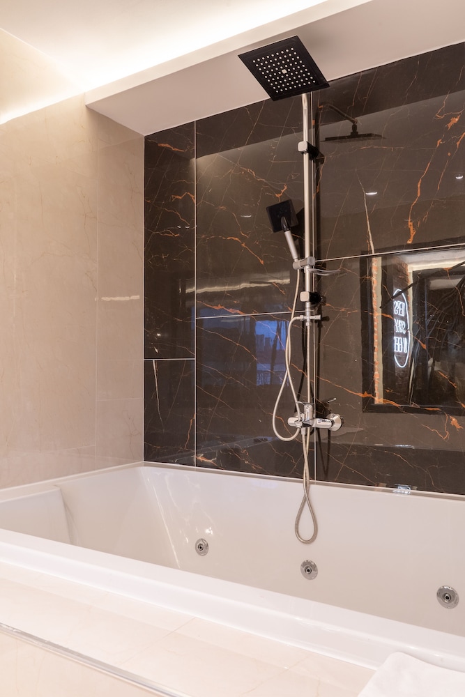 Esila Hotel 45/50