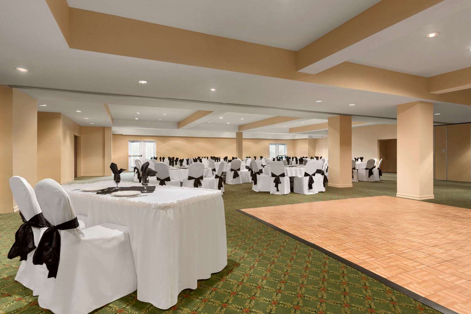 Days Inn by Wyndham Oromocto Conference Centre 4/12