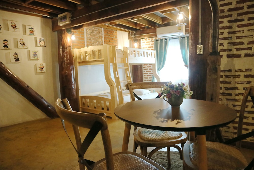 Loghome Boutique 49/71