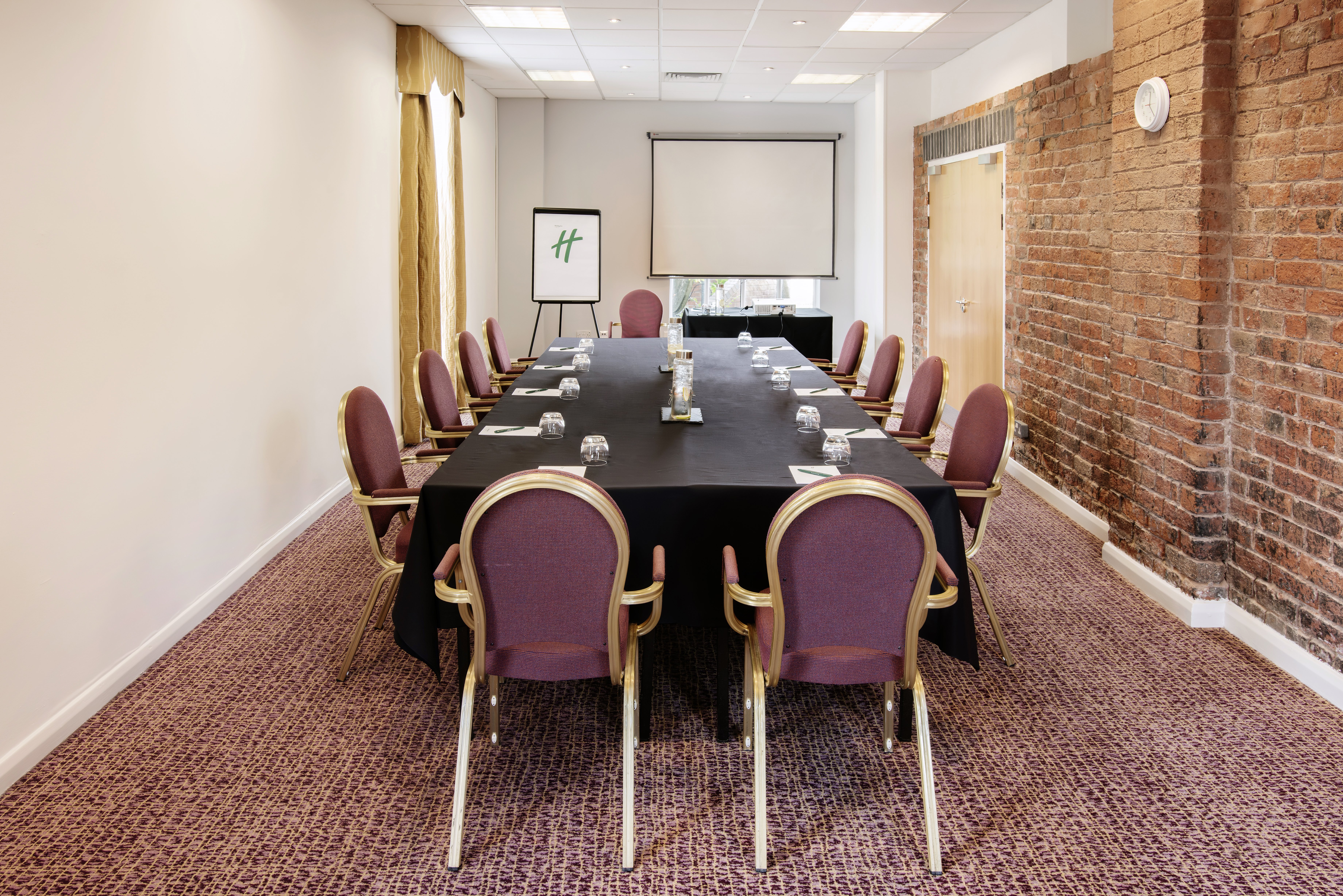 Holiday Inn Ellesmere Port Cheshire Oaks 37/48