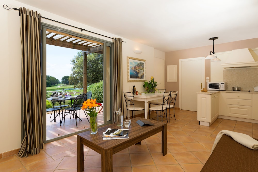 Madame Vacances Residence Provence Country Club 33/50