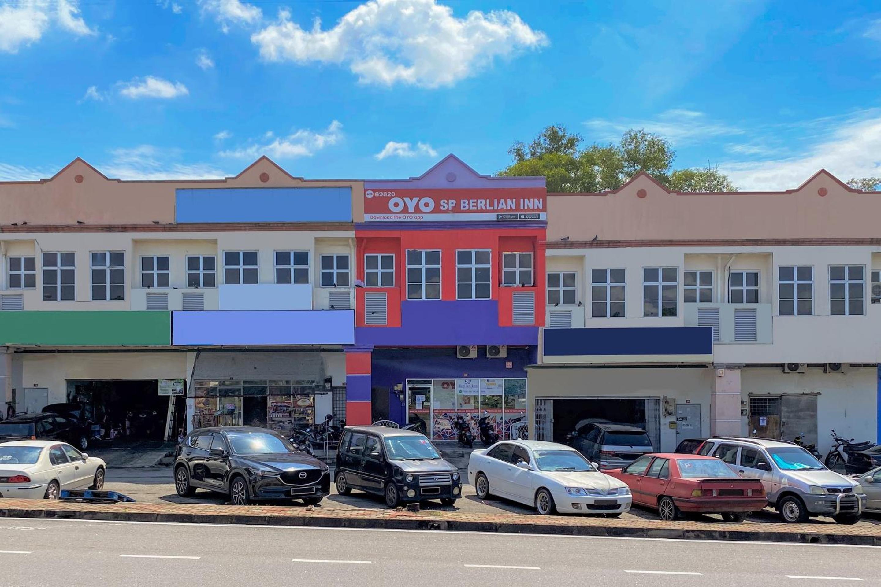 OYO 89820 Sp Berlian Inn 17/21