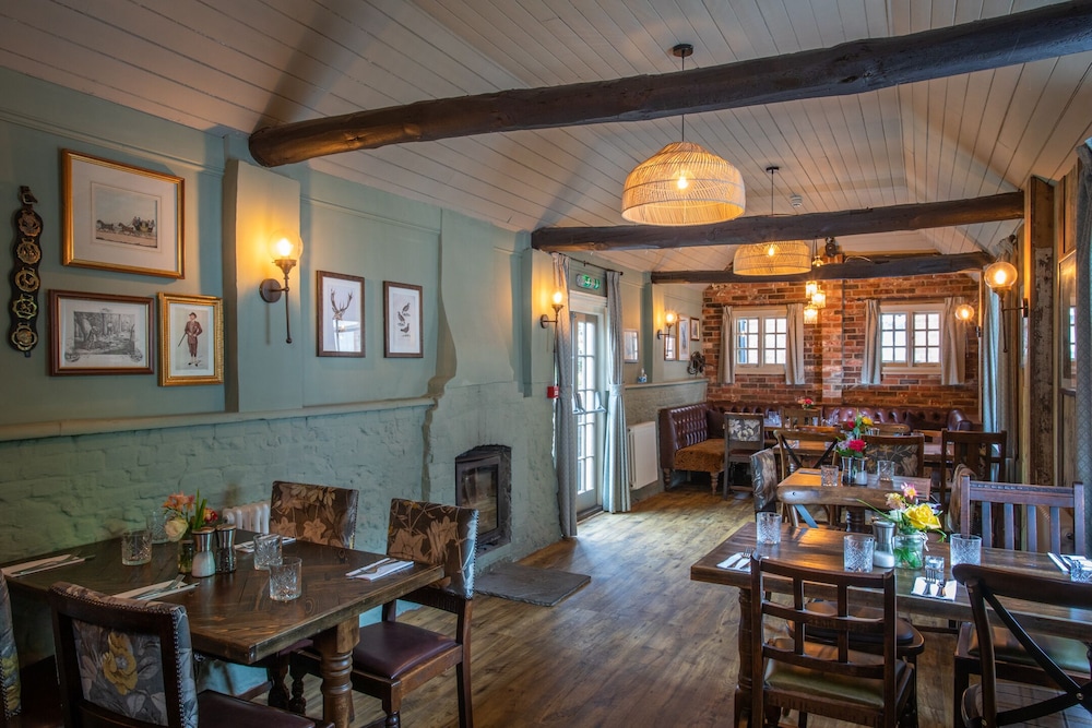 The White Lion 25/44