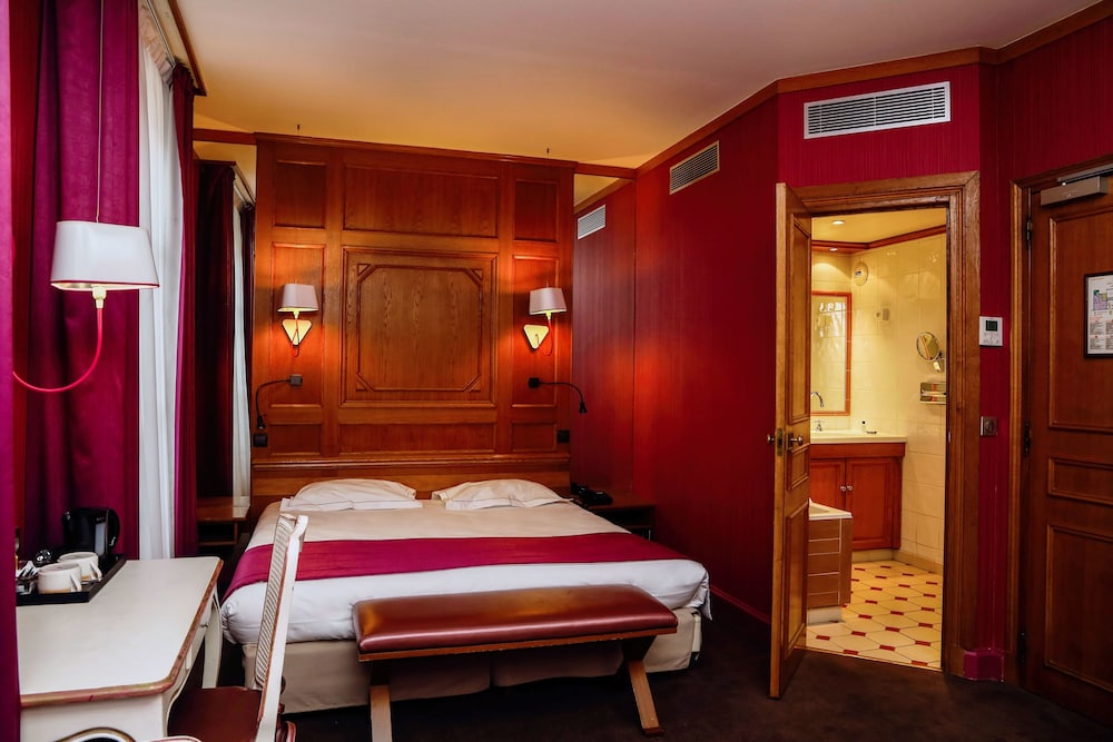 Hotel De Fleurie 19/50
