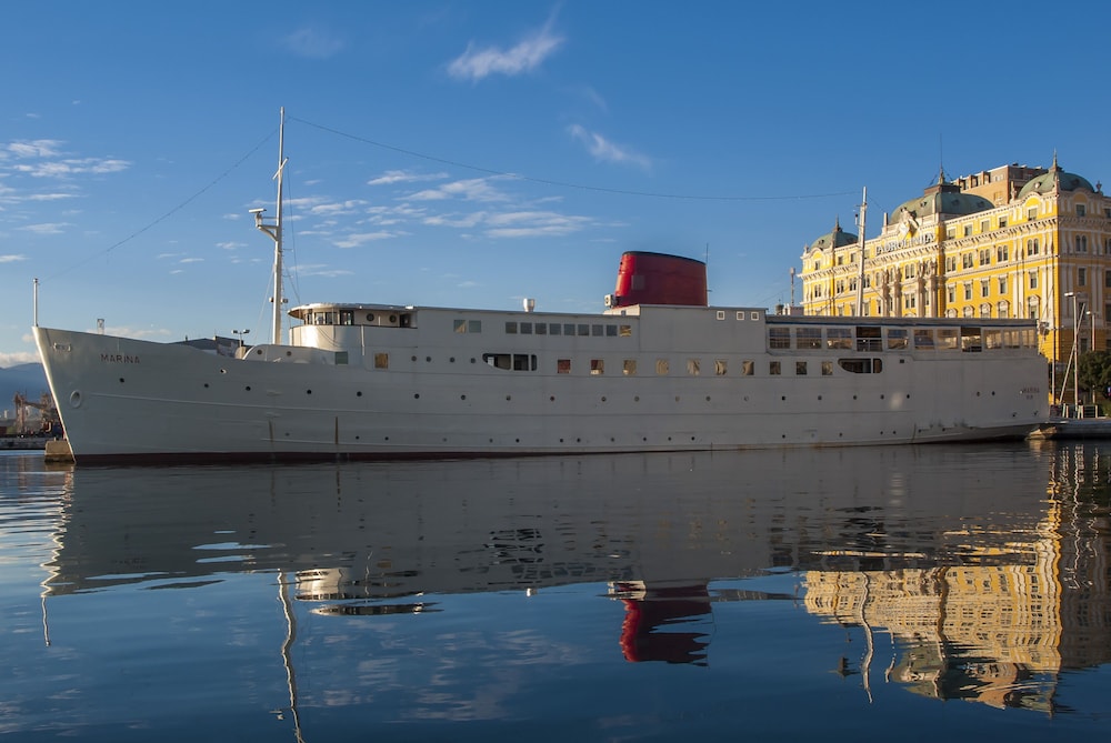 Botel Marina 67/70