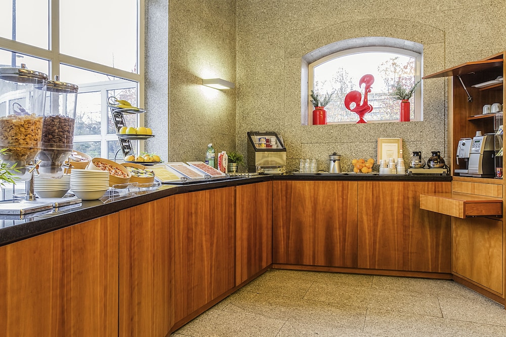 Ibis Guimaraes 10/73