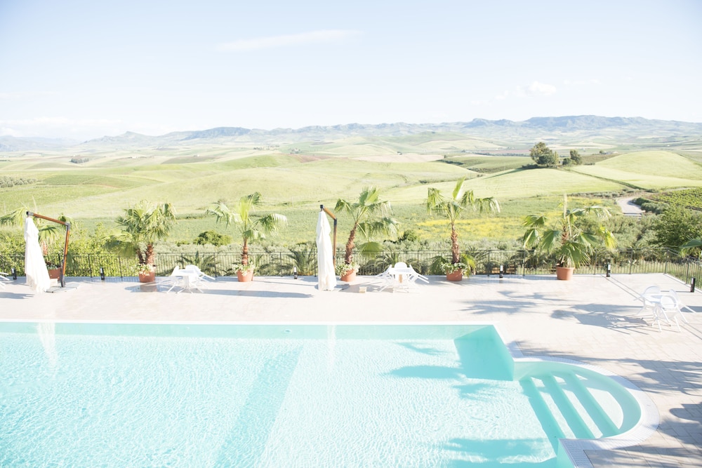 Sirignano Wine Resort 11/32