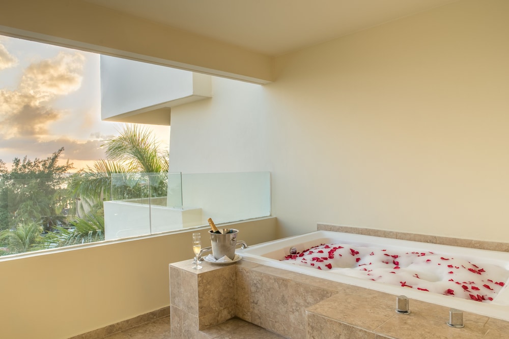 Privilege Aluxes Isla Mujeres - Adults Only 23/68