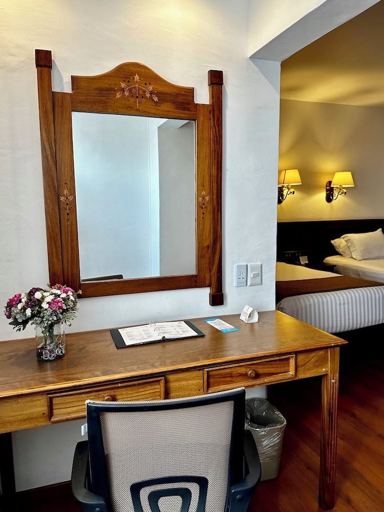 Hotel De Mendoza 50/57
