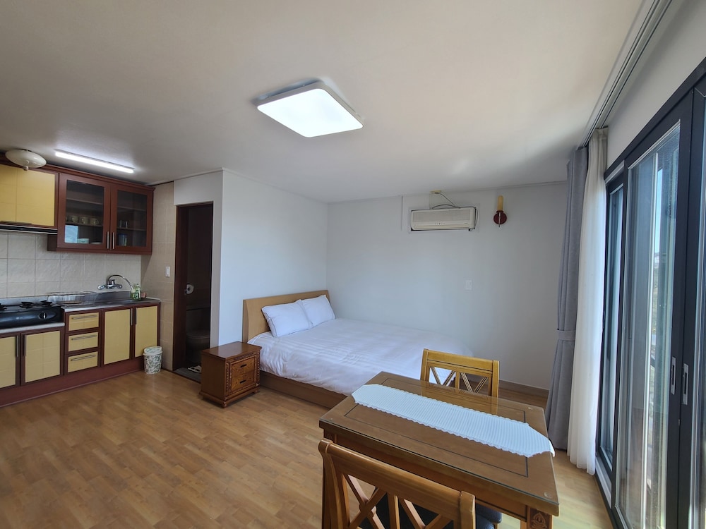Room, 13 Pyeong، Hera's Castle 3/4