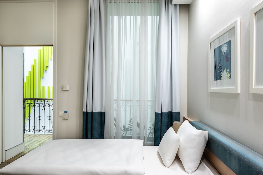 Room, Double Bed, Atrium View، Atrium Hotel by Mellow Mood Hotels 4/10