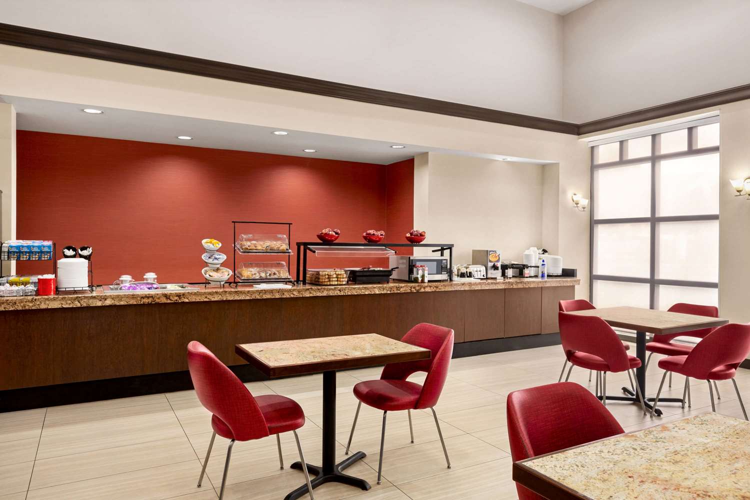 Ramada by Wyndham Suites Orlando Airport 40/56