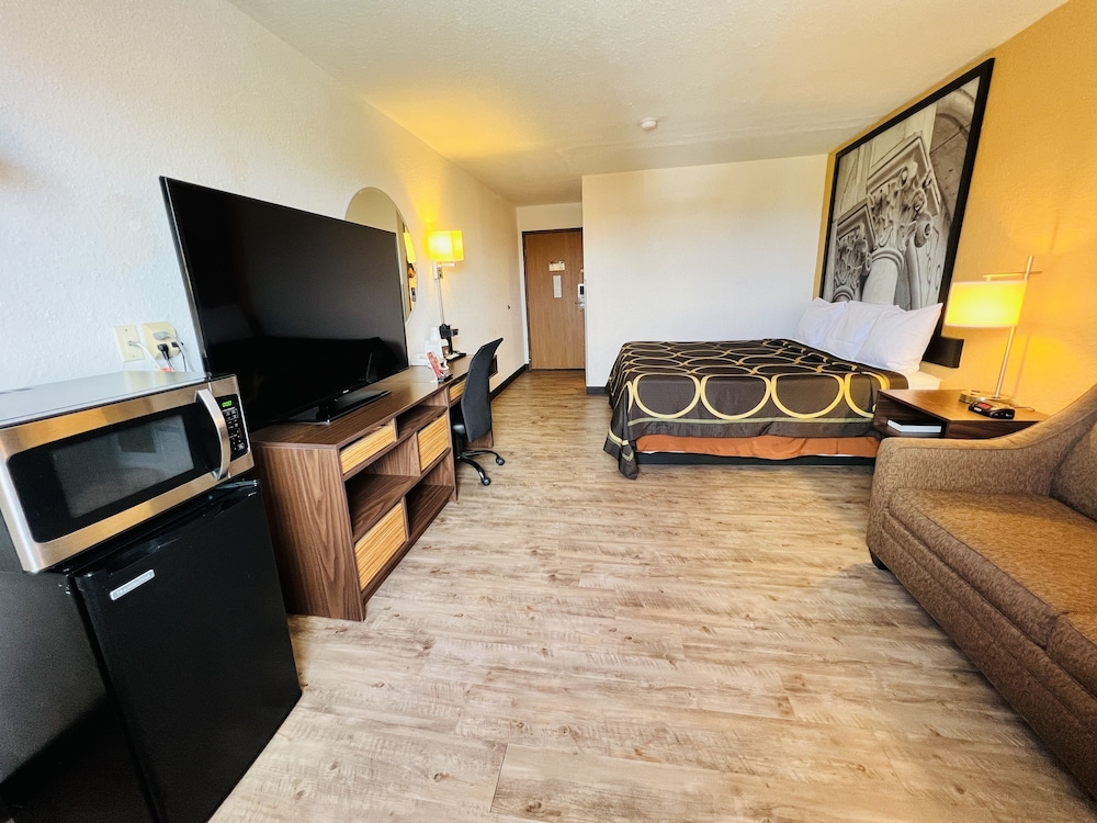 Super 8 by Wyndham Elizabethtown 41/61