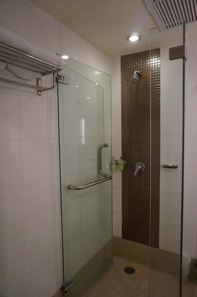 Maninarakorn Hotel 47/49