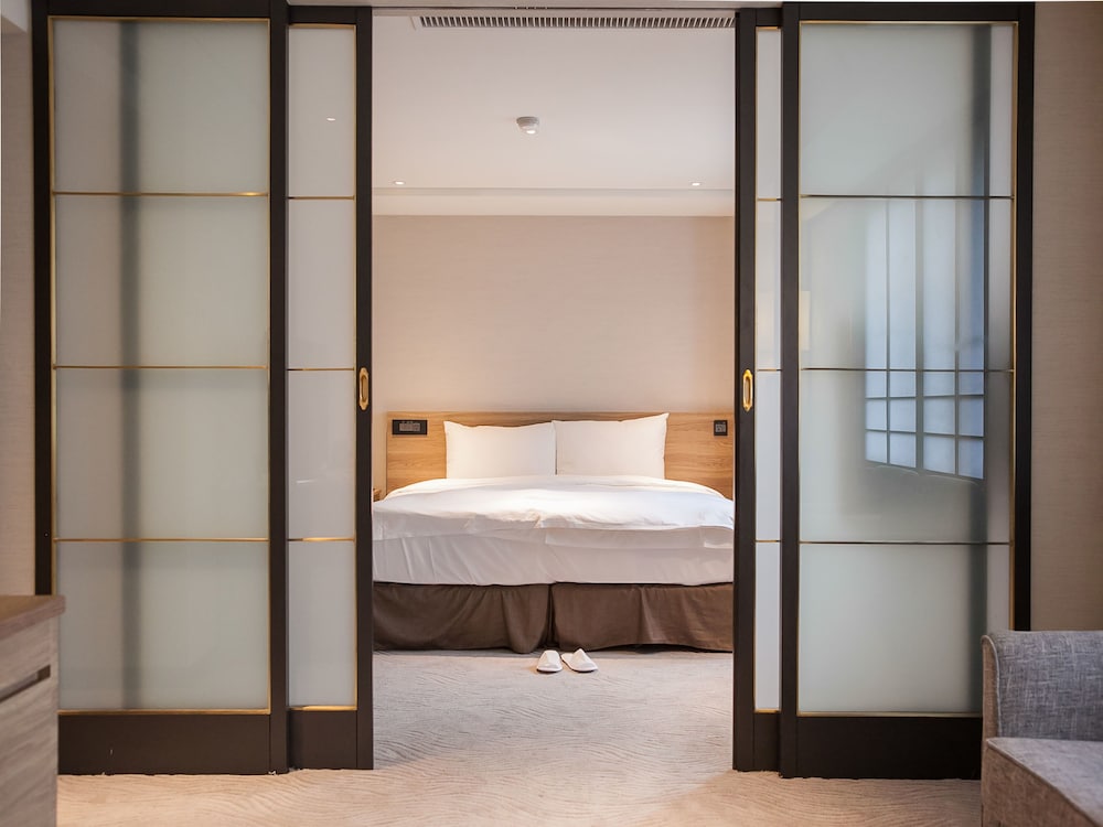 Royal Inn Taipei Nanxi Mrt Zhongshan Station 13/66