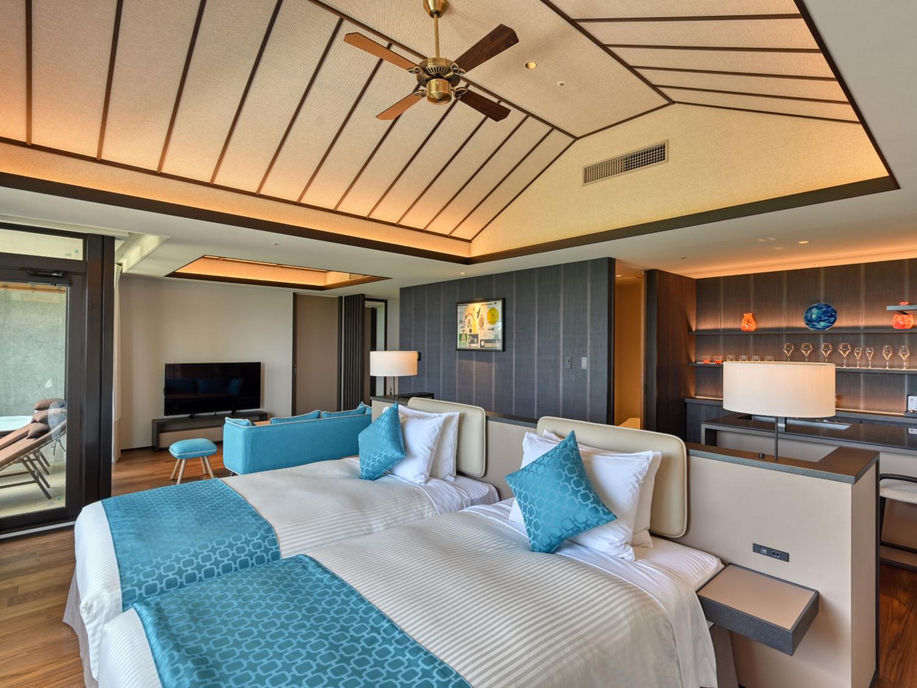 Semi Room, Suite, 2 Semi Double Beds, Balcony, Corner