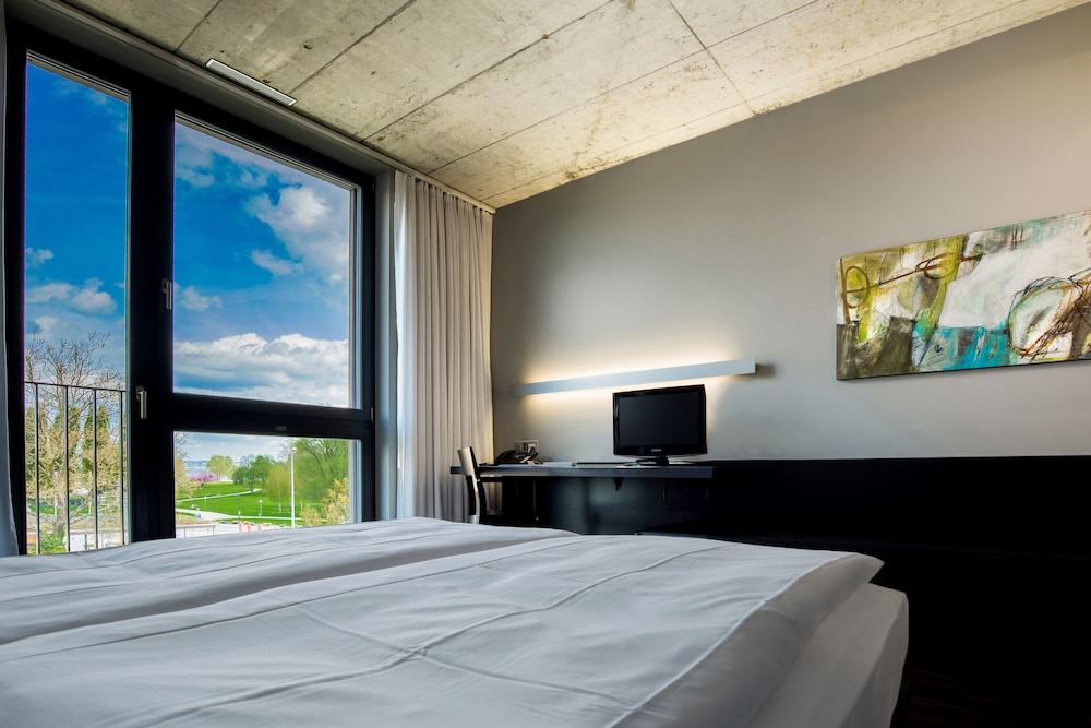 Room, King Bed