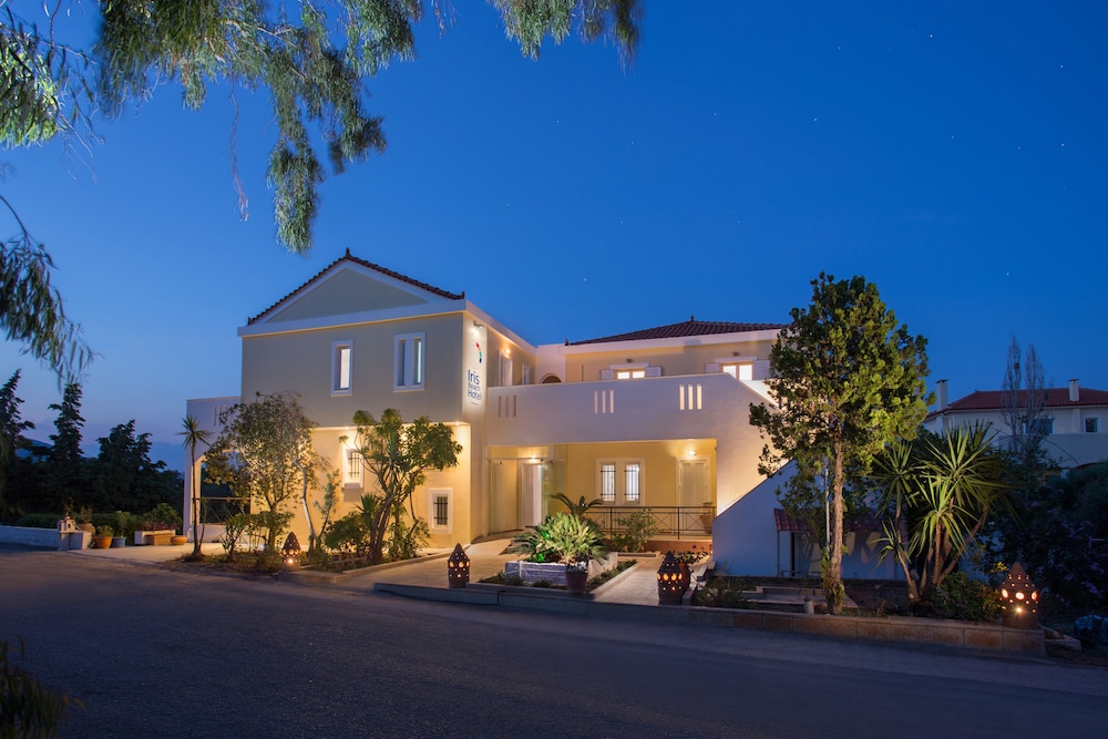 Iris Beach Hotel 1/41