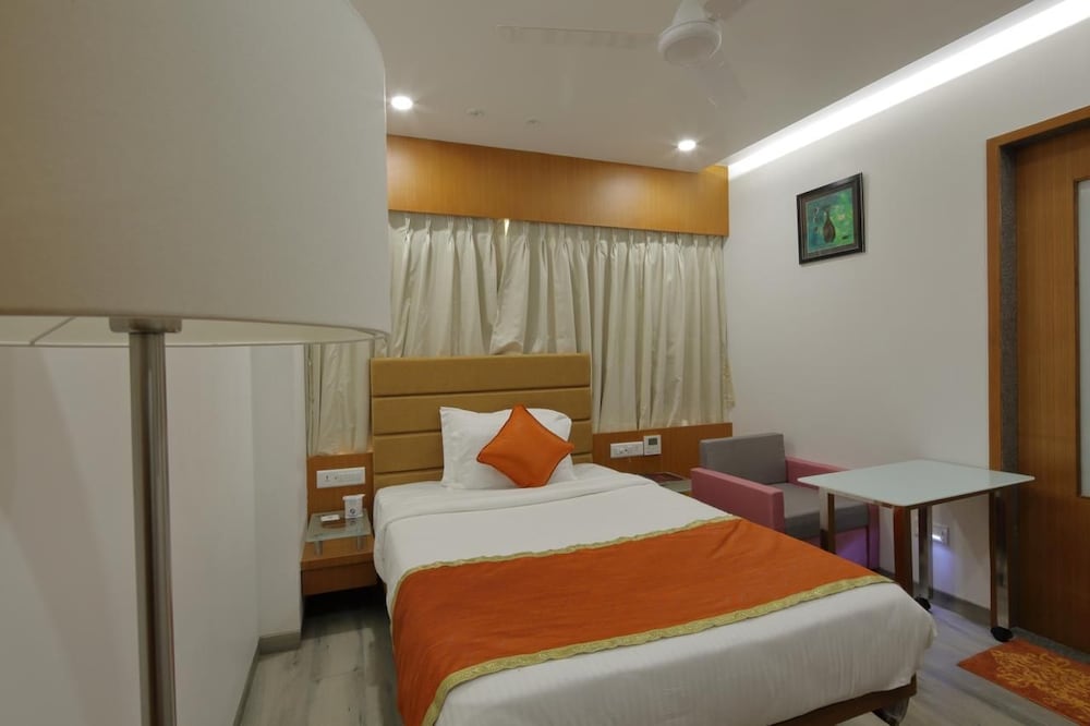 HOTEL PRAGATI THE GRAND 10/42