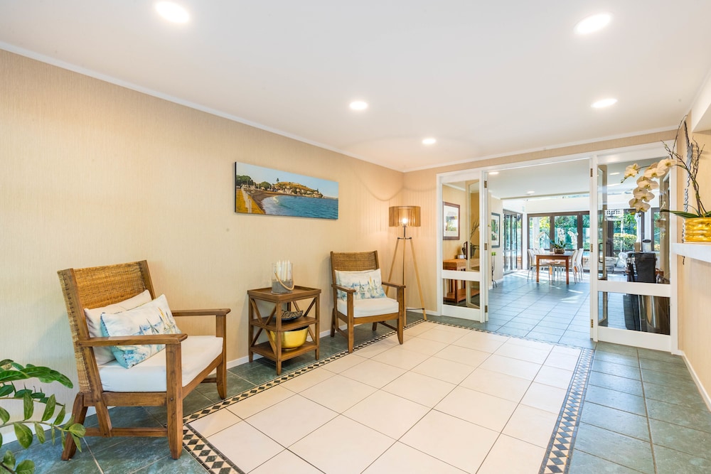 EMERALD INN ON TAKAPUNA BEACH 30/34