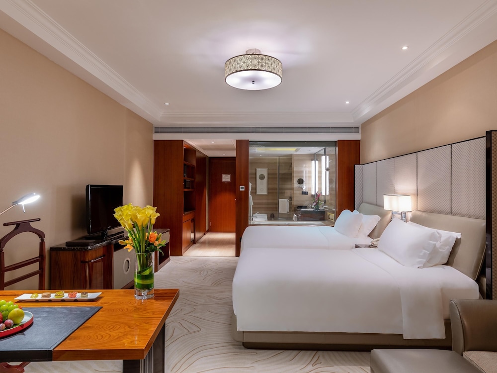 LUXURY, TWIN BEDS
