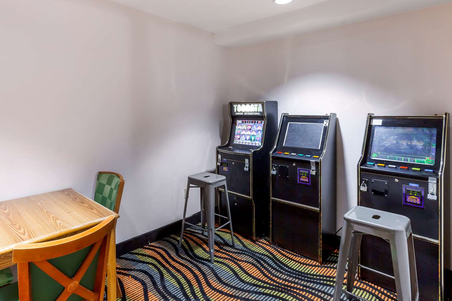 Econo Lodge Inn and Suites Oconto WI 28/30