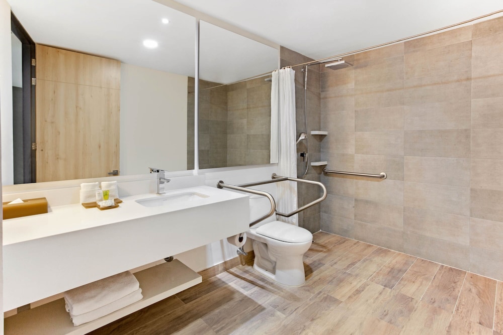 La Quinta by Wyndham Medellin 25/64