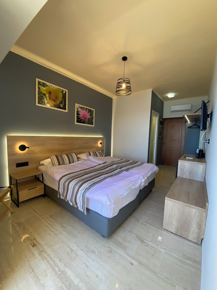 ROOM, DOUBLE BED, SEA VIEW