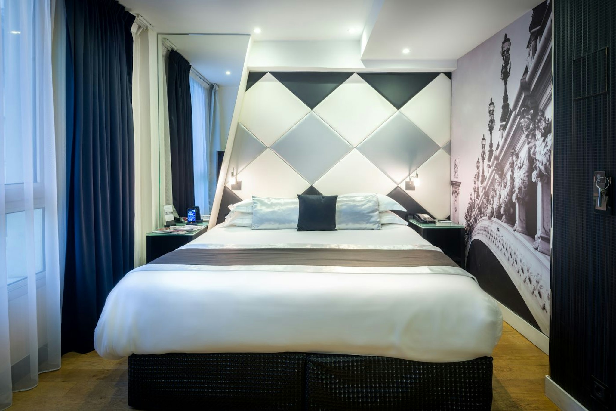 L Empire Paris 30/63