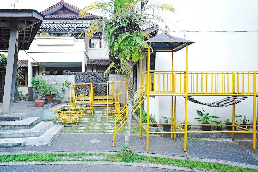 Saung Balibu Hotel 66/68