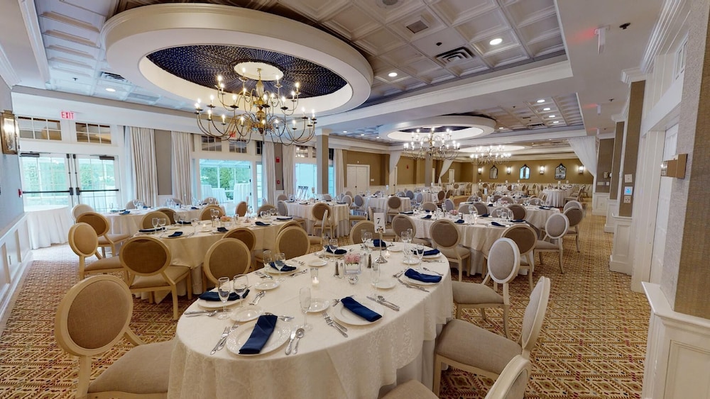 Simsbury Inn 24/35