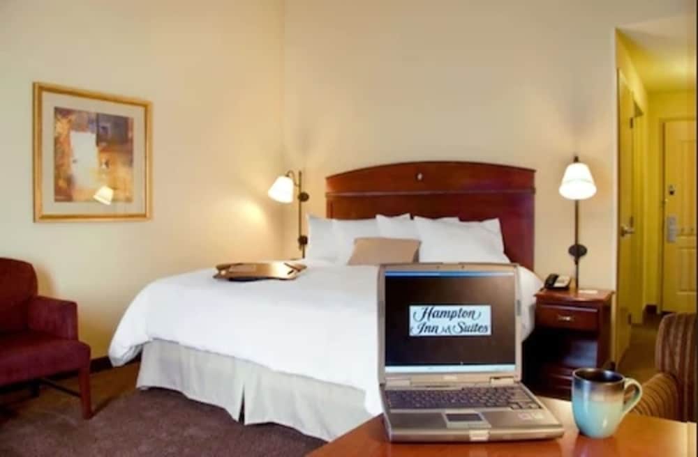 Hampton Inn Suites Bloomington Normal 19/48
