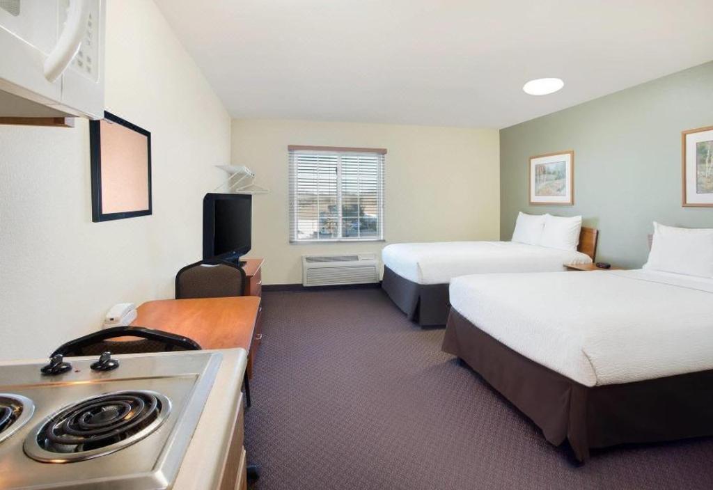 Efficiency, Queen Bed, Accessible