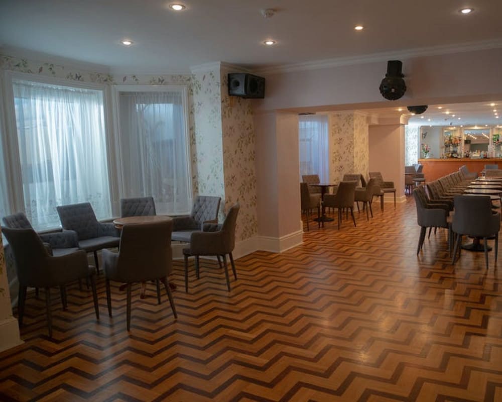 East Beach Hotel 46/54
