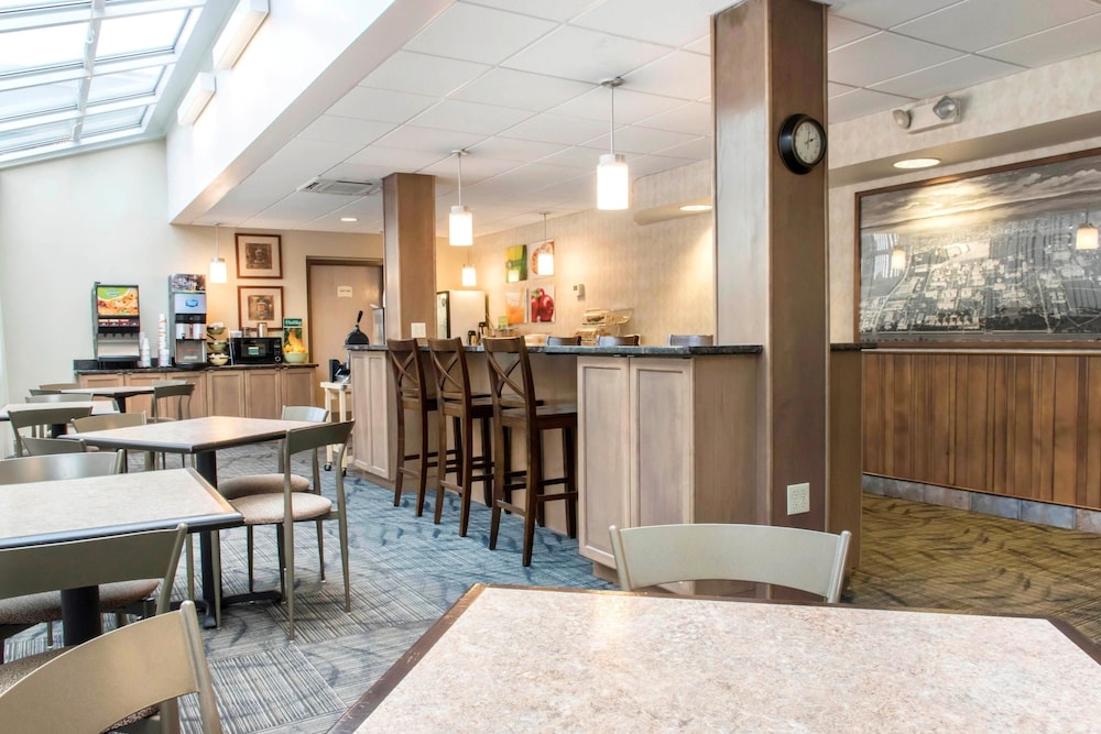 Days Inn by Wyndham Penn State 32/50