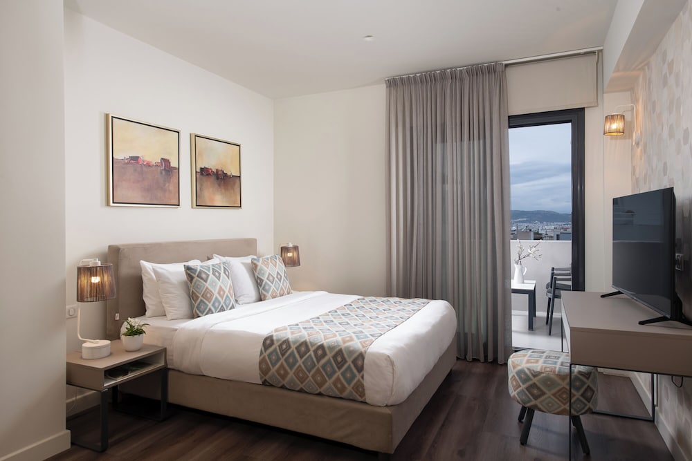 Superior, Queen Bed, Acropolis View, Balcony