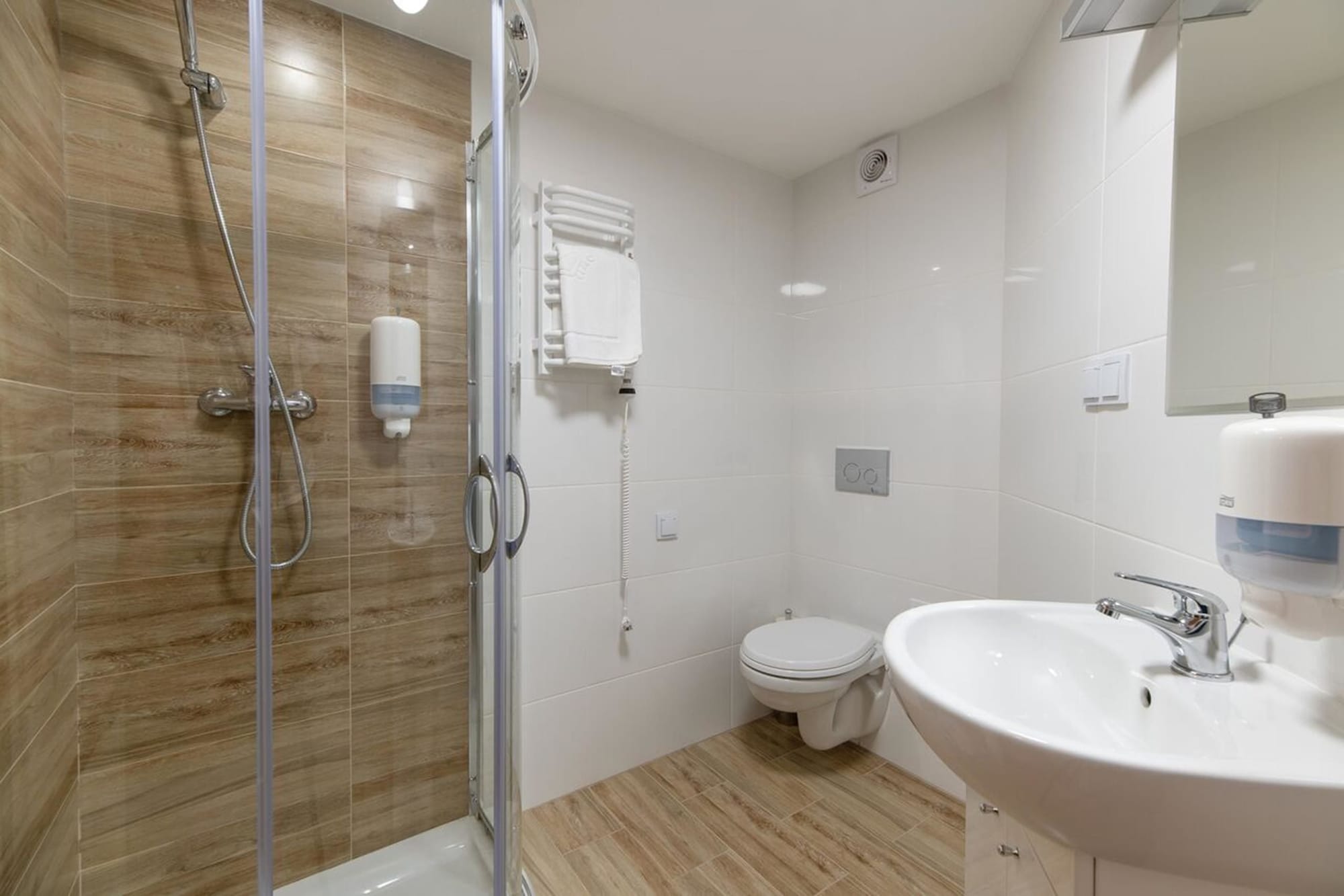 APARTMENT, SINGLE