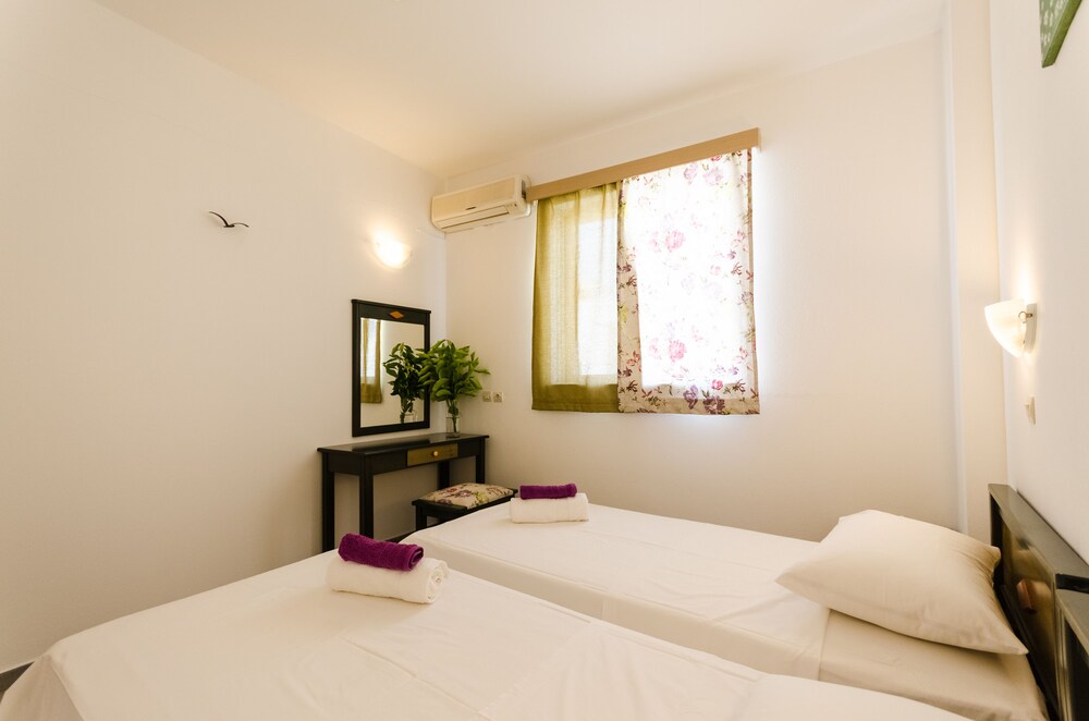 Happiness Apartments 35/75