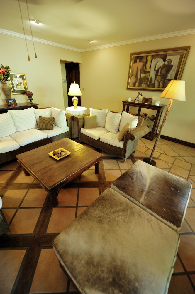 Hotel Los Robles 45/62