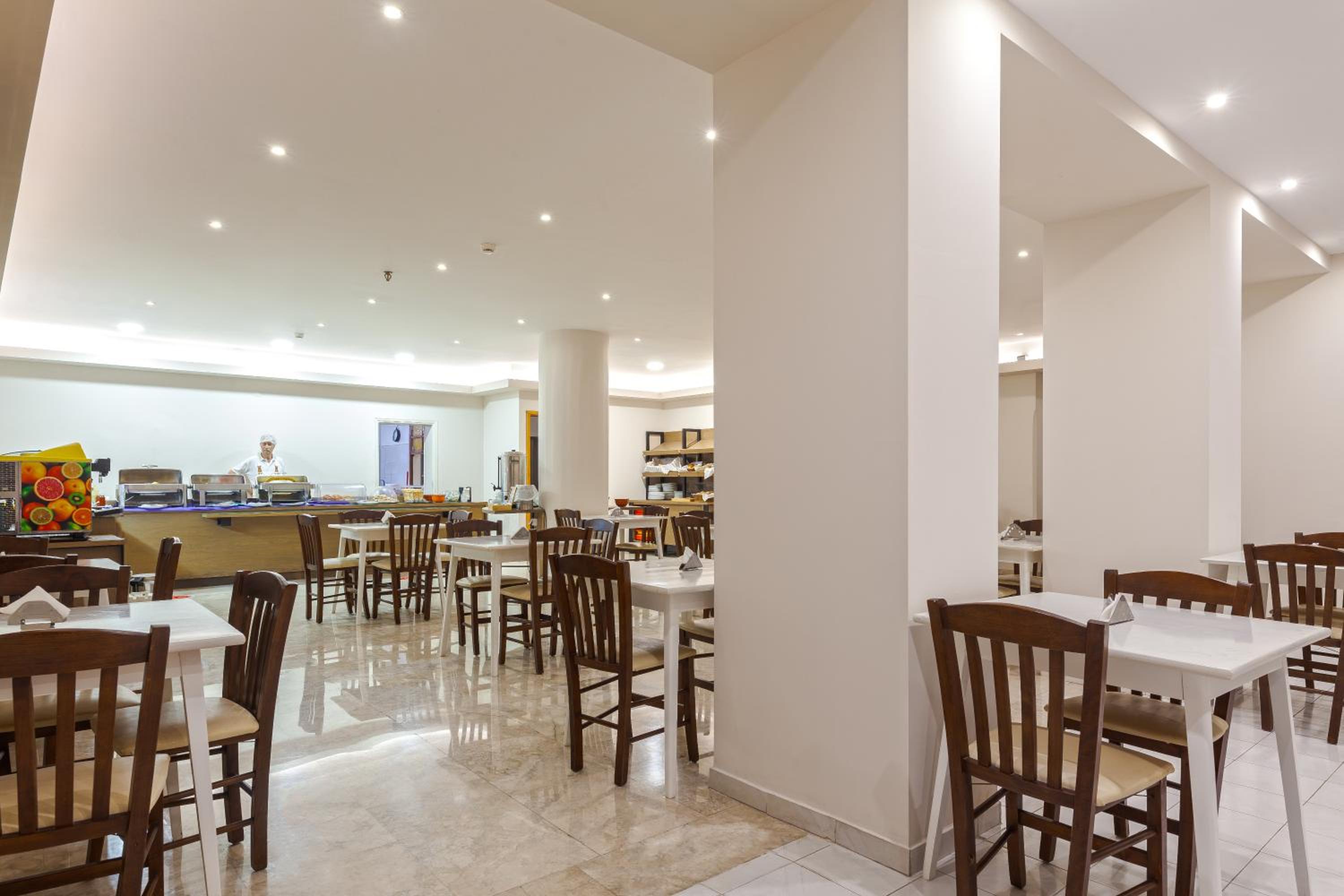 Africa Hotel 32/48