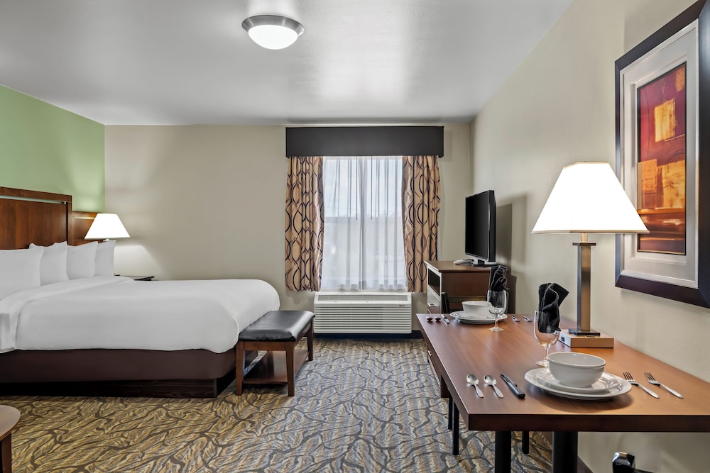 Ledgestone Hotel Billings 32/69