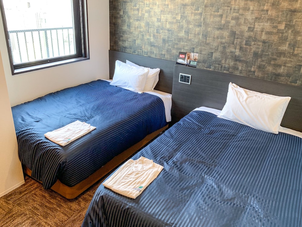 ROOM, TWIN BEDS, SMOKING