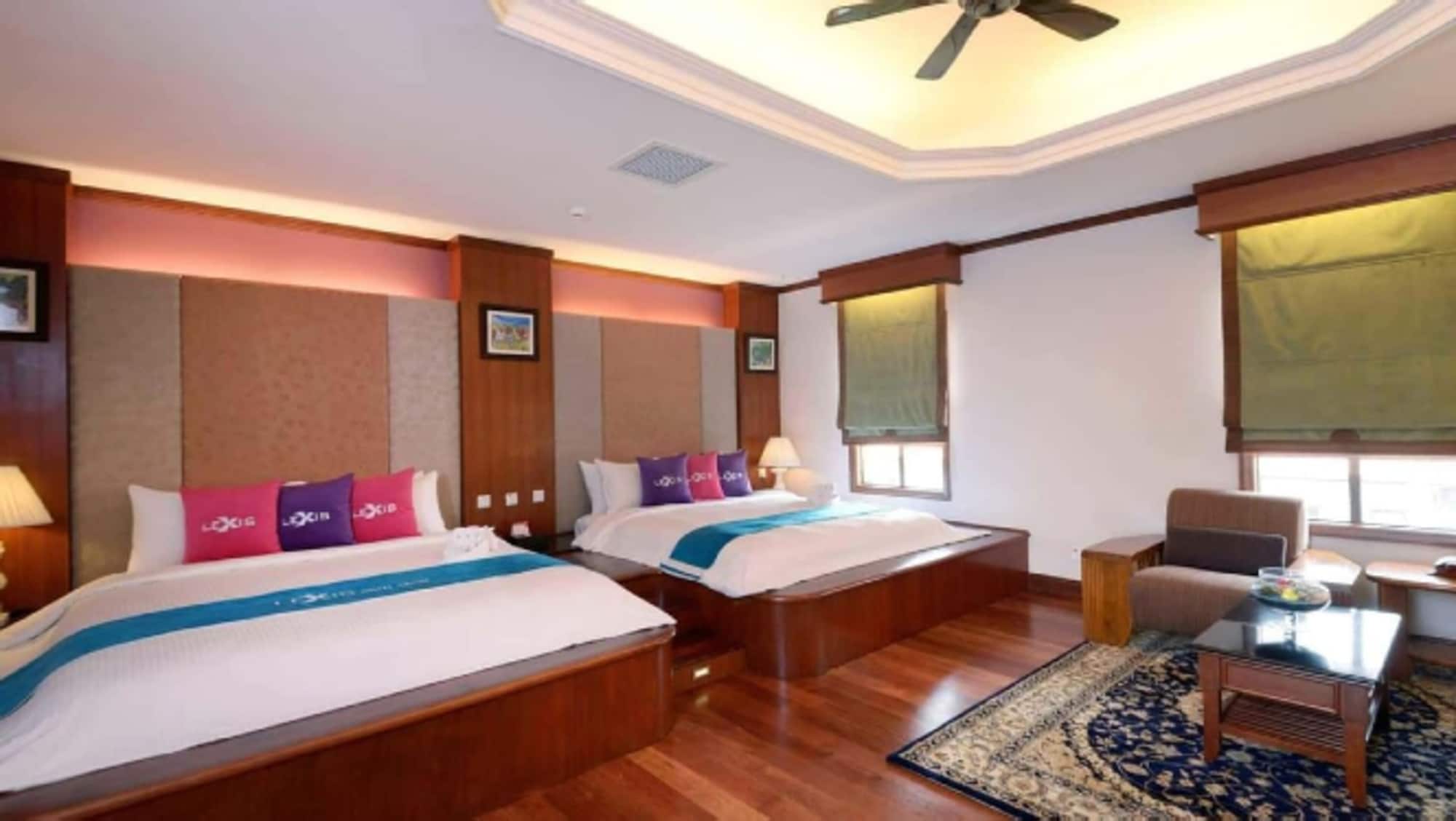 Grand, Pool, Upper, Villa, 2 King Beds