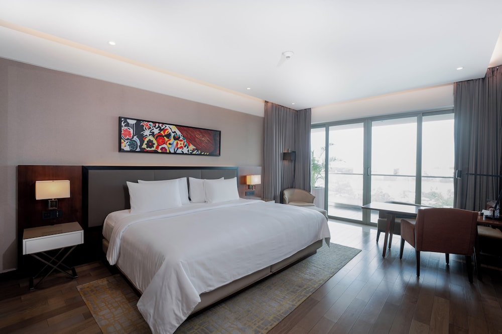ROOM, KING BED, BACKWATER VIEW